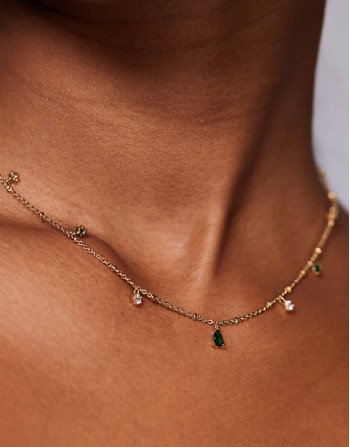 hina short gem necklace in gold plated with green jewels