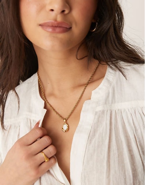 waterproof stainless steel necklace with faux pearl pendant and rope chain in gold tone