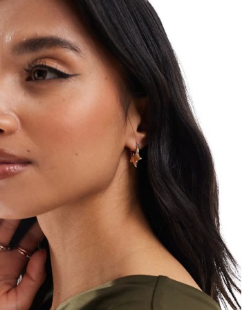 earrings in star design in gold tone