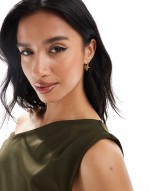 earrings in star design in gold tone