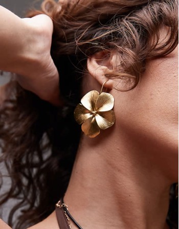 flower earings in gold