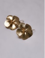 flower earings in gold