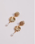 pearl shell drop earrings in gold