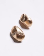 stud earrings with faux pearl rectangle design in gold tone