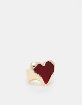 ring with red resin heart design in gold tone