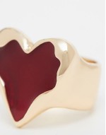 ring with red resin heart design in gold tone