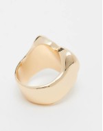 ring with red resin heart design in gold tone