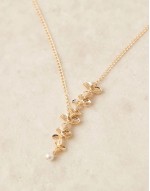 long flower detail necklace with pearl in gold