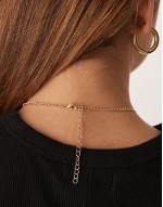 long flower detail necklace with pearl in gold