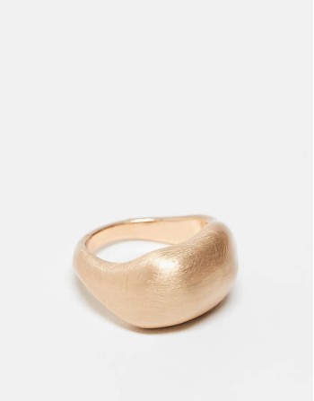 ring in bubble brushed detail in gold tone